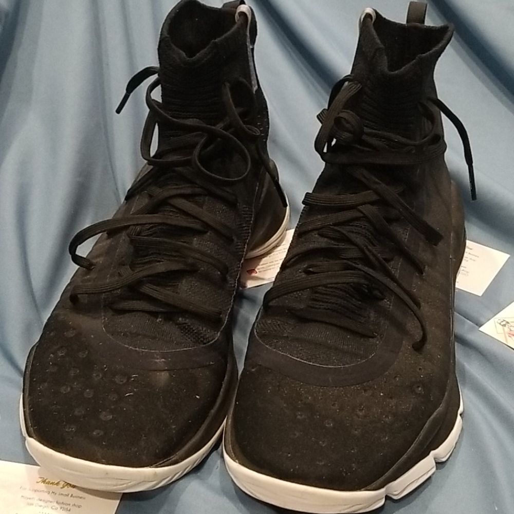 Under Armour Curry 4 Goes All-Black“More Range"